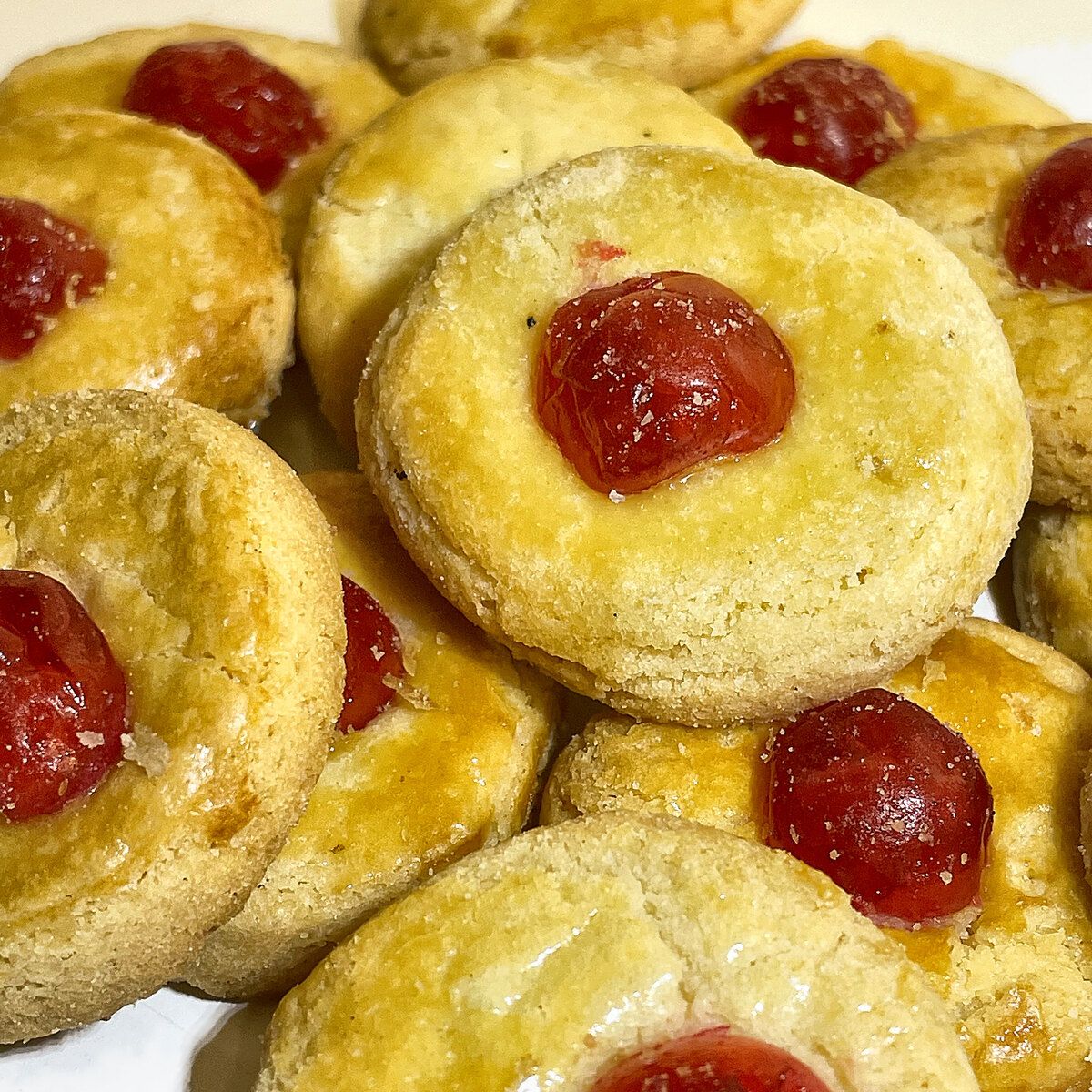 Biscotti con ciliegina candita