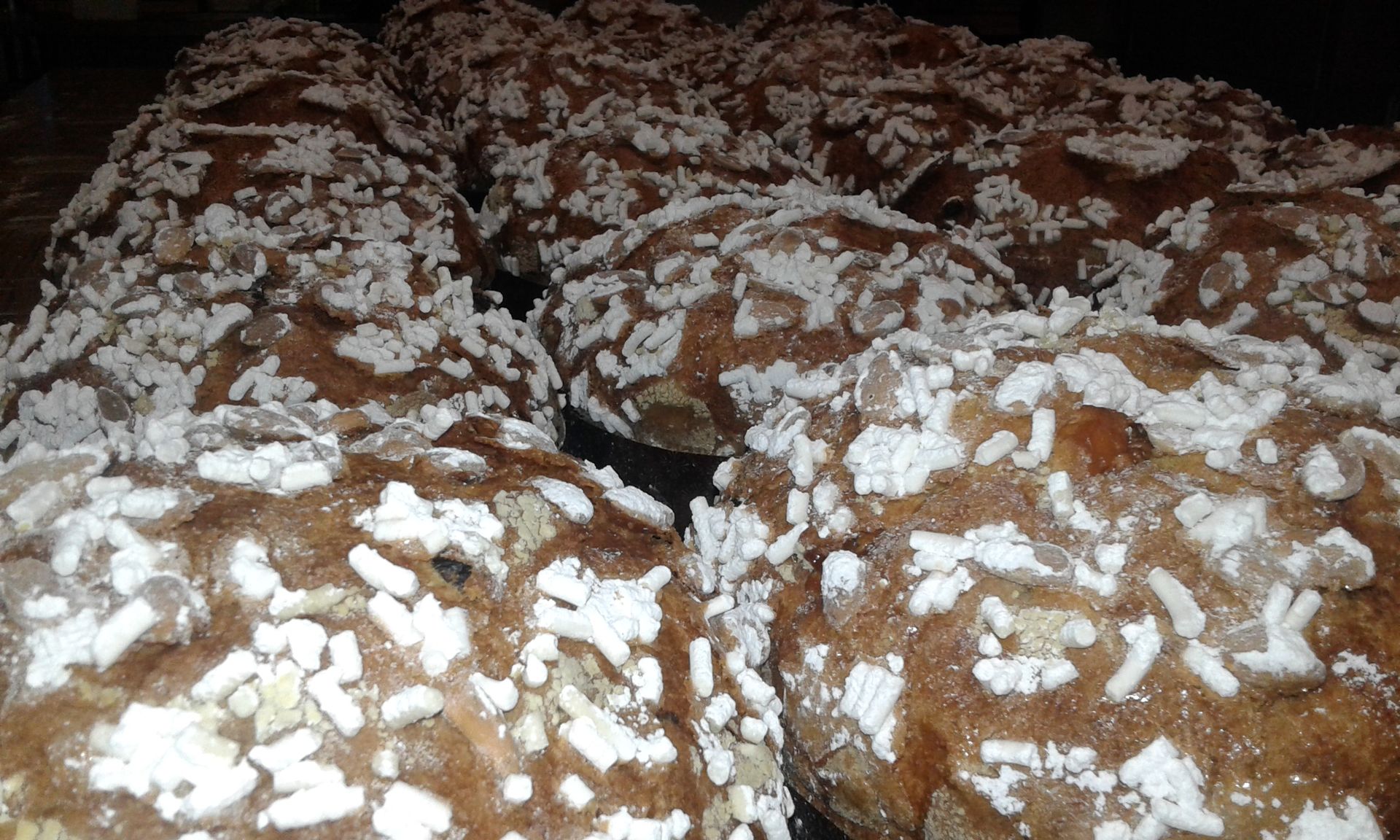 Panettoni artigianali appena sfornati