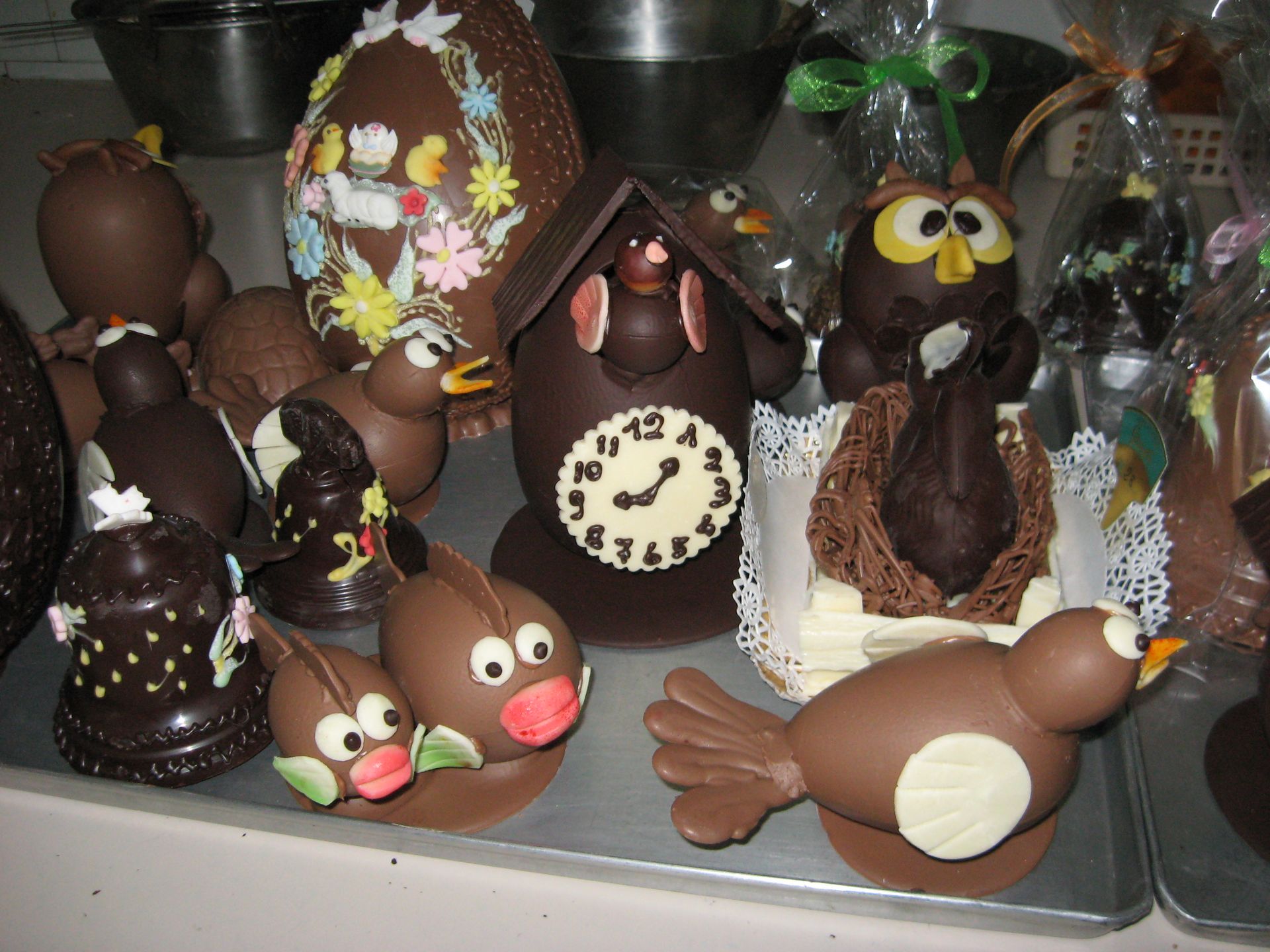 Uova di Pasqua artigianali in vetrina